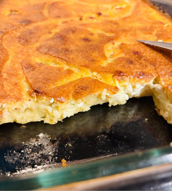 Τραγανή τυρόπιτα χωρίς φύλλο έτοιμη σε λίγα λεπτά