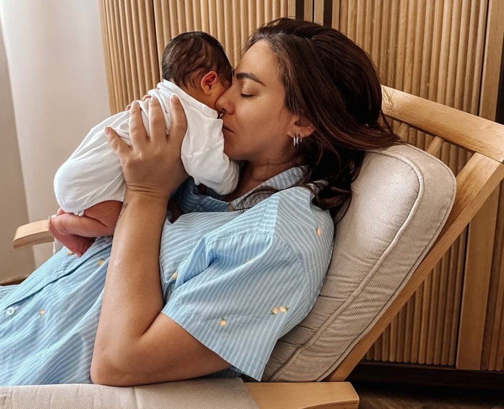 Ευρυδίκη Βαλαβάνη: «Η καρδιά μου χτυπά πια έξω απ’ το σώμα μου» – Οι φωτογραφίες με τον νεογέννητο γιο της