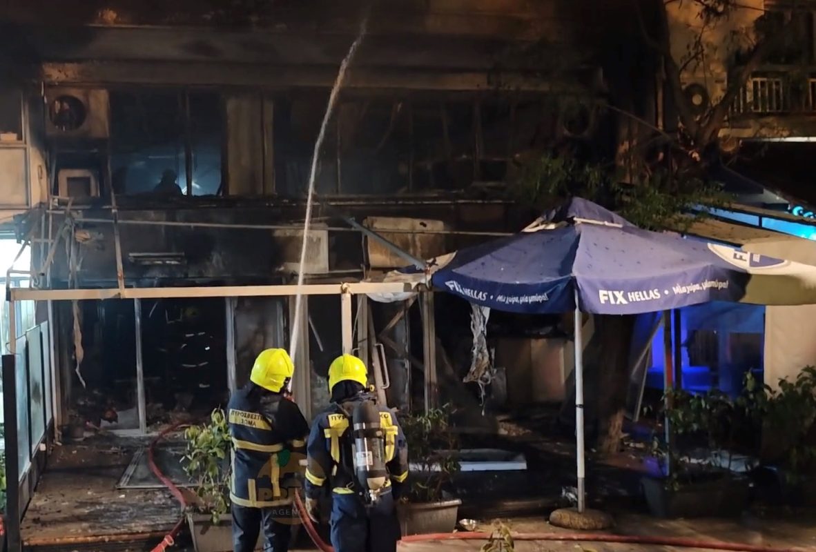 Φωτιά σε ισόγειο χώρο στο Μεταξουργείο – Απεγκλωβίστηκαν 3 άτομα – ΒΙΝΤΕΟ