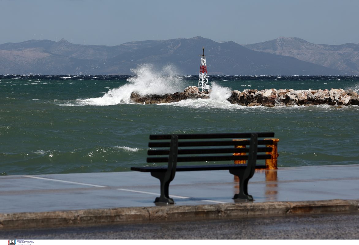 Σε ισχύ απαγορευτικό απόπλου από Πειραιά, Λαύριο, Ραφήνα – Θυελλώδεις άνεμοι στο Αιγαίο
