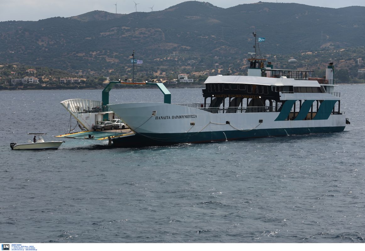 Νέα Στύρα: «Κόλλησαν τα πηδάλια» υποστήριξε ο καπετάνιος- Συνεχίζεται η επιχείρηση αποκόλλησης του φέρι μποτ