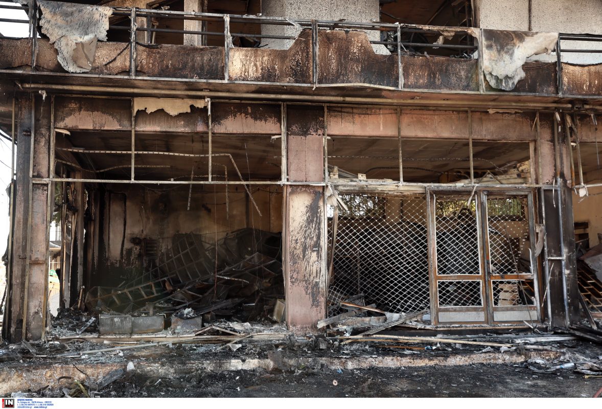 Τραγωδία στο Κορωπί: ΙΧ «καρφώθηκε» σε κατάστημα – Νεκρός ο οδηγός