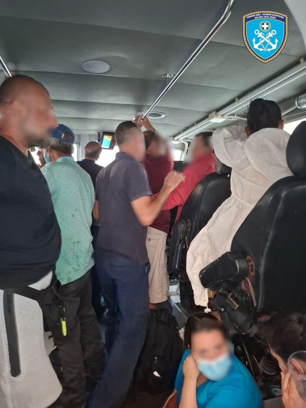 Πυρκαγιές: Απεγκλωβισμοί από Λιμενικό σε Χίο και Κάτω Αχαΐα