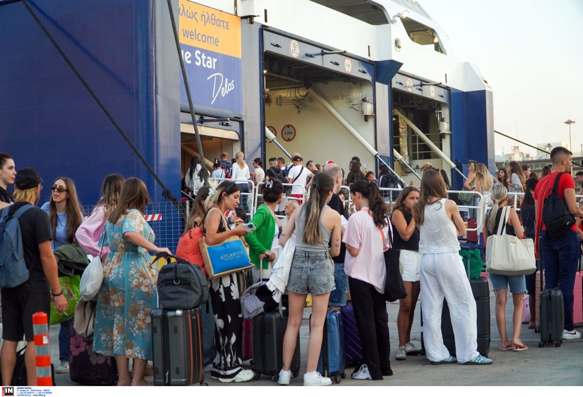 Μαζική έξοδος εκδρομέων από τα λιμάνια της Αττικής για το τριήμερο του Δεκαπενταύγουστου
