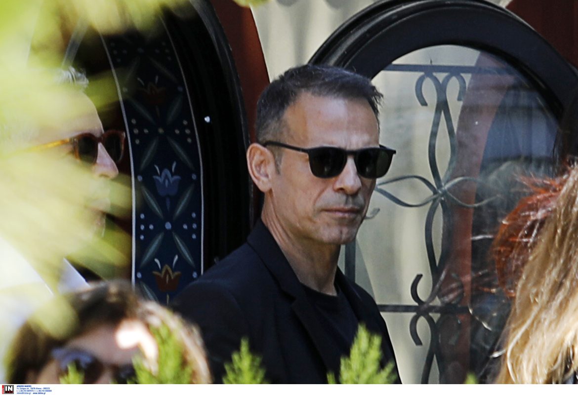 Το «τελευταίο αντίο» στην Αλεξάνδρα Nικολαΐδου – Συντετριμμένος ο Ντέμης Νικολαΐδης