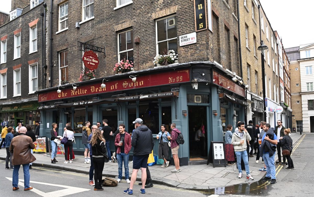 Ένα ταξίδι στο Σόχο με τη φωνή του Στίβεν Φράι