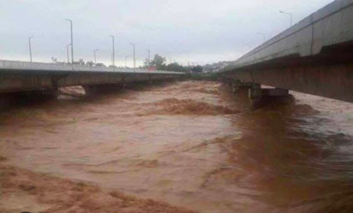 Ινδία: Πέντε νεκροί από τις καταρρακτώδεις βροχές στο ινδικό Κασμίρ