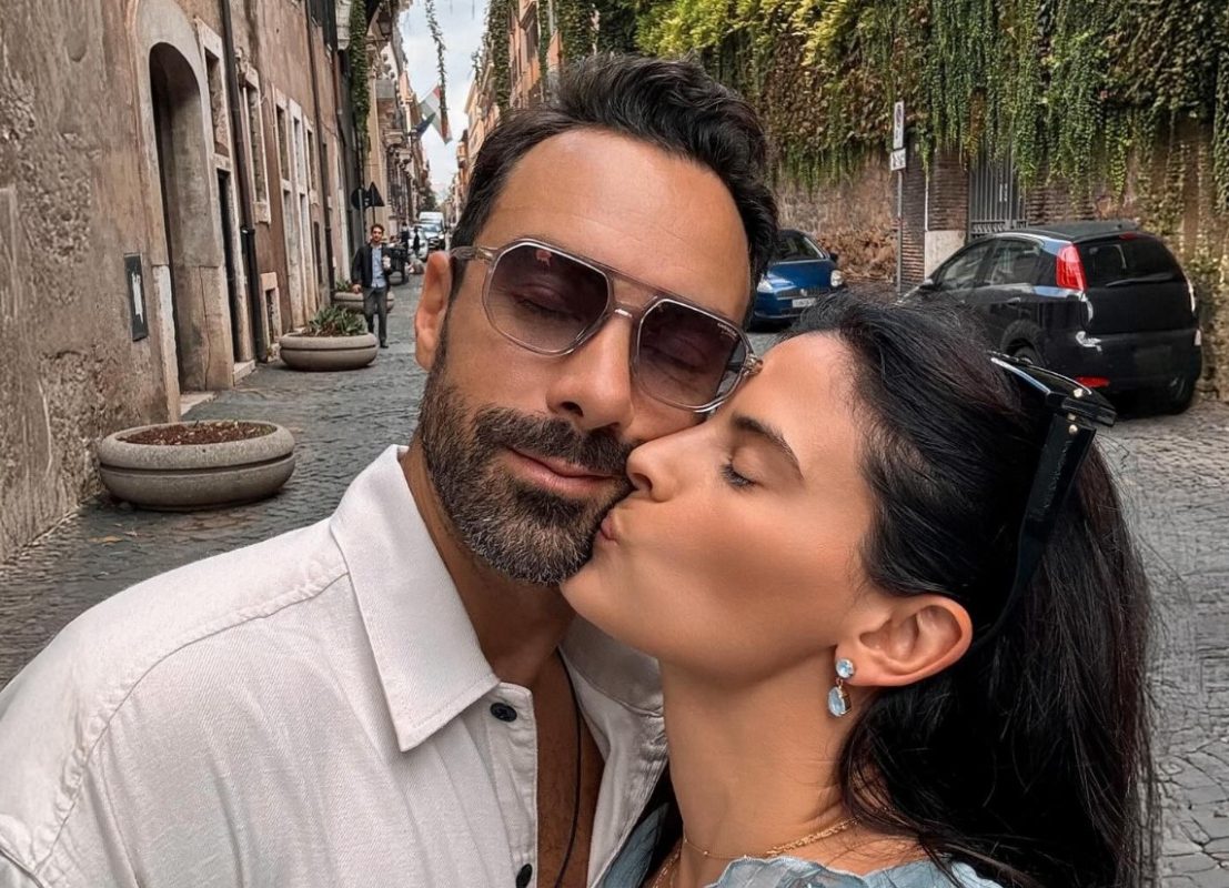 Χριστίνα Μπόμπα – Σάκης Τανιμανίδης: «Roadtrip με δύο παιδιά και έχουμε ξεχάσει τι πάει να πει κινητό»