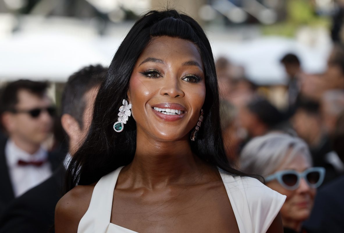 Naomi Campbell: Εντυπωσιάζει στα 55 με καυτό μπικίνι