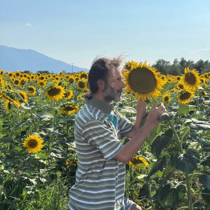 Θανάσης Ευθυμιάδης: Η ανάρτηση όλο νόημα και η επιστροφή του στο θέατρο