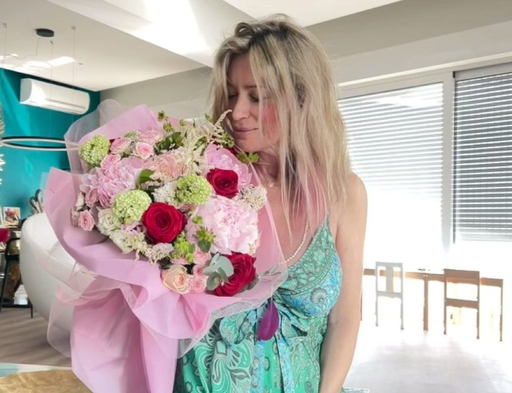 Άριελ Κωνσταντινίδη: Γέννησε το τρίτο της παιδί σε ηλικία 54 ετών