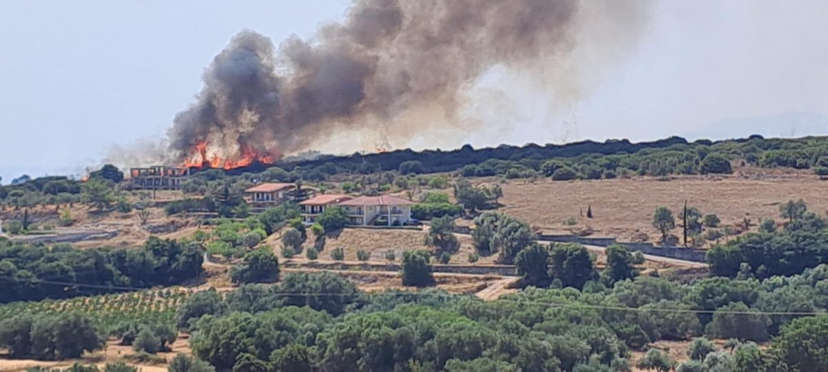 Φωτιά στην Κεφαλονιά – Μήνυμα από το 112