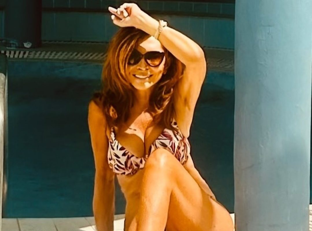 Η Μιμή Ντενίση για spa στα Καμένα Βούρλα – Οι πόζες με μπικίνι που εντυπωσίασαν