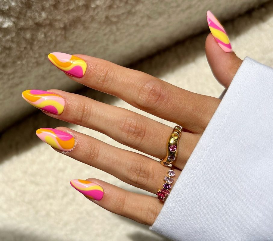 Μανικιούρ υψηλής ραπτικής: Πάρτε έμπνευση από τα εμβληματικά σχέδια Pucci για να κάνετε τα ωραιότερα νύχια του καλοκαιριού