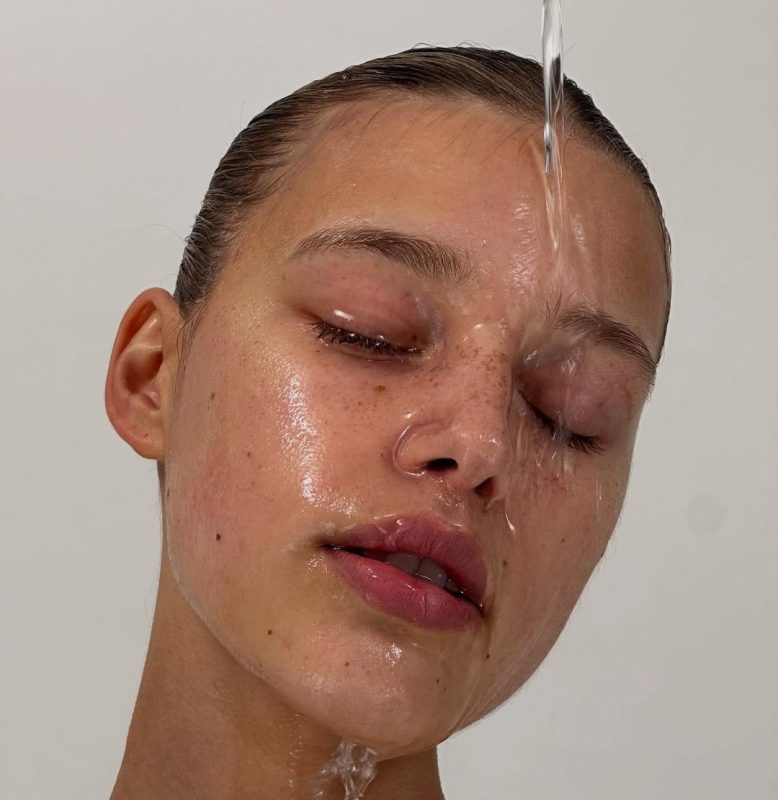 Μήπως ο Ανάδρομος Ερμής επηρεάζει και την επιδερμίδα εκτός από τη διάθεσή μας; – Η ρουτίνα για να την προστατεύσουμε