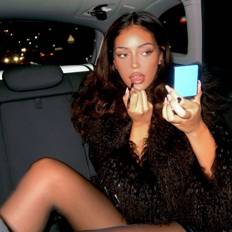 Lip Stain Contouring: Η τάση που σαρώνει στο TikTok – Όλα όσα πρέπει να ξέρετε