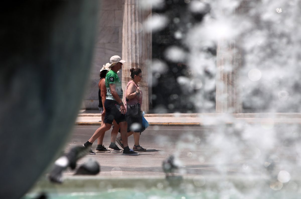 Ο καιρός σήμερα: Έως τους 34°C η θερμοκρασία, 7 μποφόρ στο Αιγαίο, καταιγίδες στα ορεινά