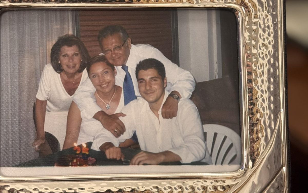 «Μετά από τόσα χρόνια ένιωσα τι θα πει απώλεια…» – Συγκινεί η κόρη του Δημήτρη Κωνσταντάρα