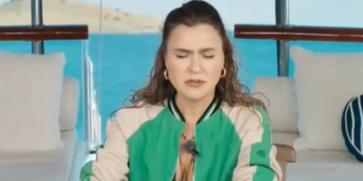 ΒΙΝΤΕΟ: Τουρκάλα τραγουδίστρια ερμηνεύει το «Όλα σε θυμίζουν» και γίνεται viral στο TikTok