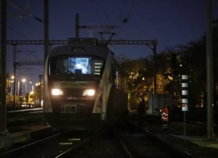 Δίωρη ταλαιπωρία 300 επιβατών σε τρένο που έπαθε μηχανική βλάβη στο Δομοκό