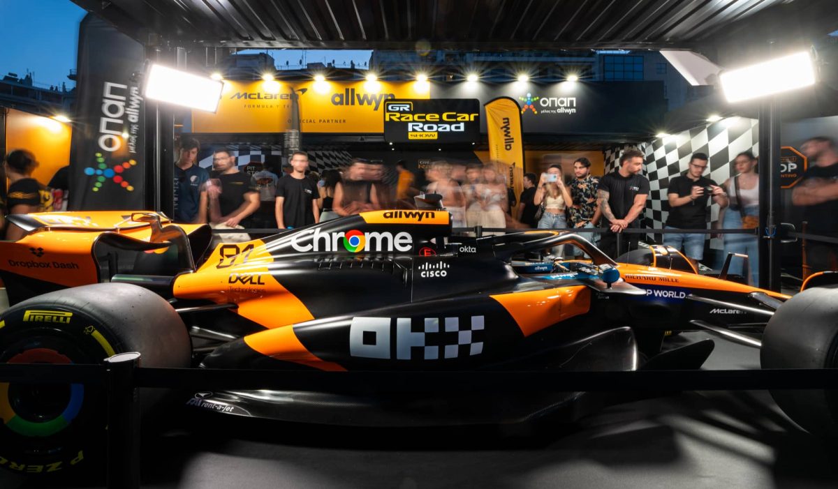 Ουρές για το showcar της McLaren F1 Team που έφερε ο ΟΠΑΠ στη Θεσσαλονίκη