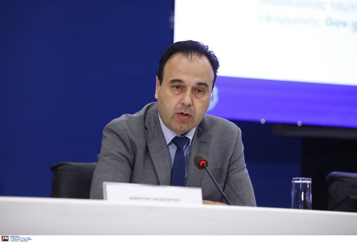 Παπαστεργίου: Από τις 6/11 αυτόματα ο Προσωπικός Αριθμός σε όσους δεν έχουν – Τέλος τα ταξίδια με την παλιά ταυτότητα από το επόμενο καλοκαίρι