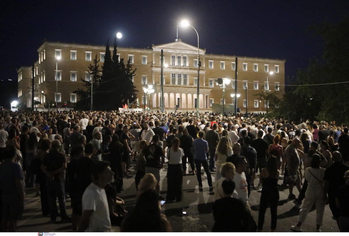 Συνελήφθησαν δύο άτομα στο κέντρο της Αθήνας με εμπρηστικούς μηχανισμούς και σφυρί έκτακτης ανάγκης