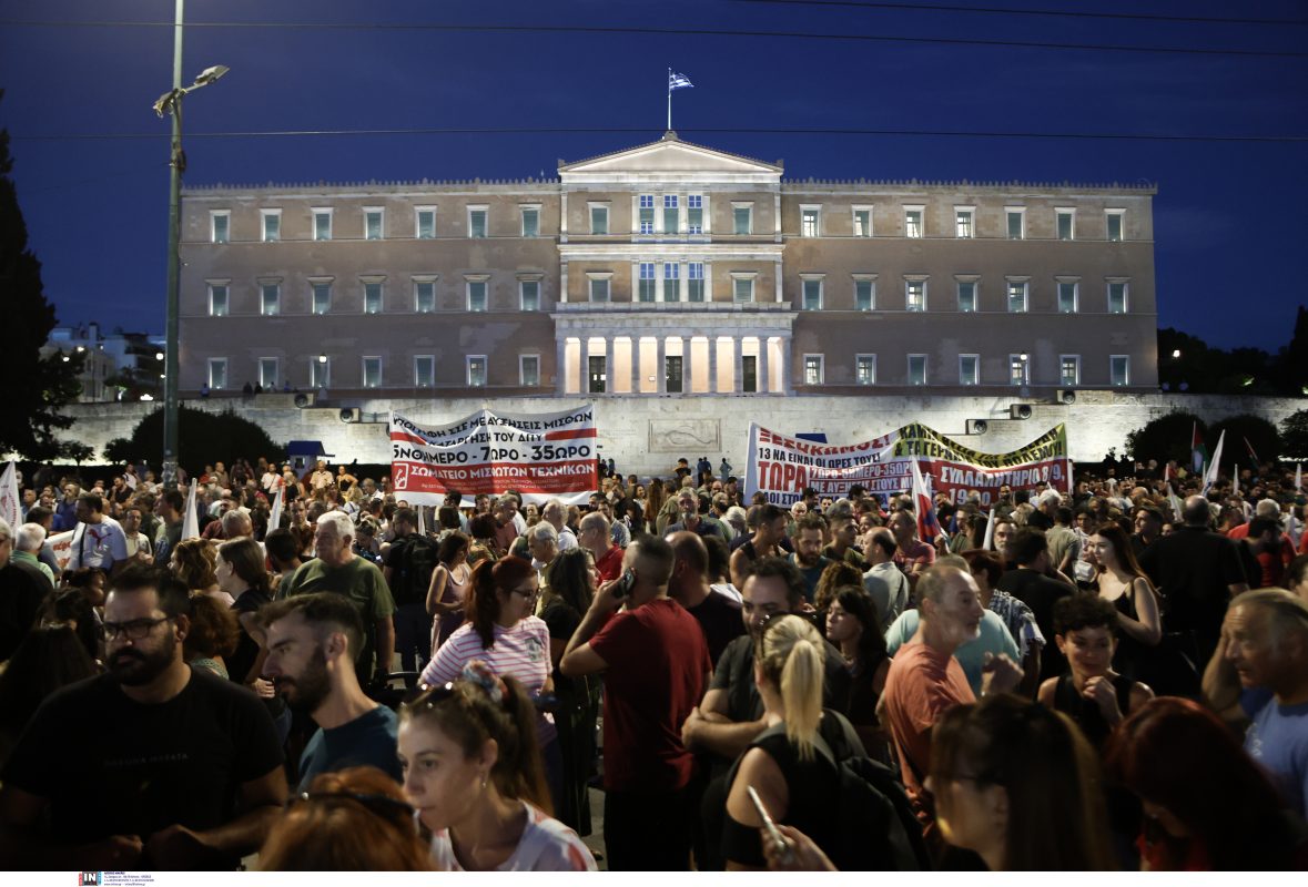 Συλλαλητήριο συνδικάτων και συλλόγων στο Σύνταγμα, ενάντια στο «νέο αντεργατικό τερατούργημα»