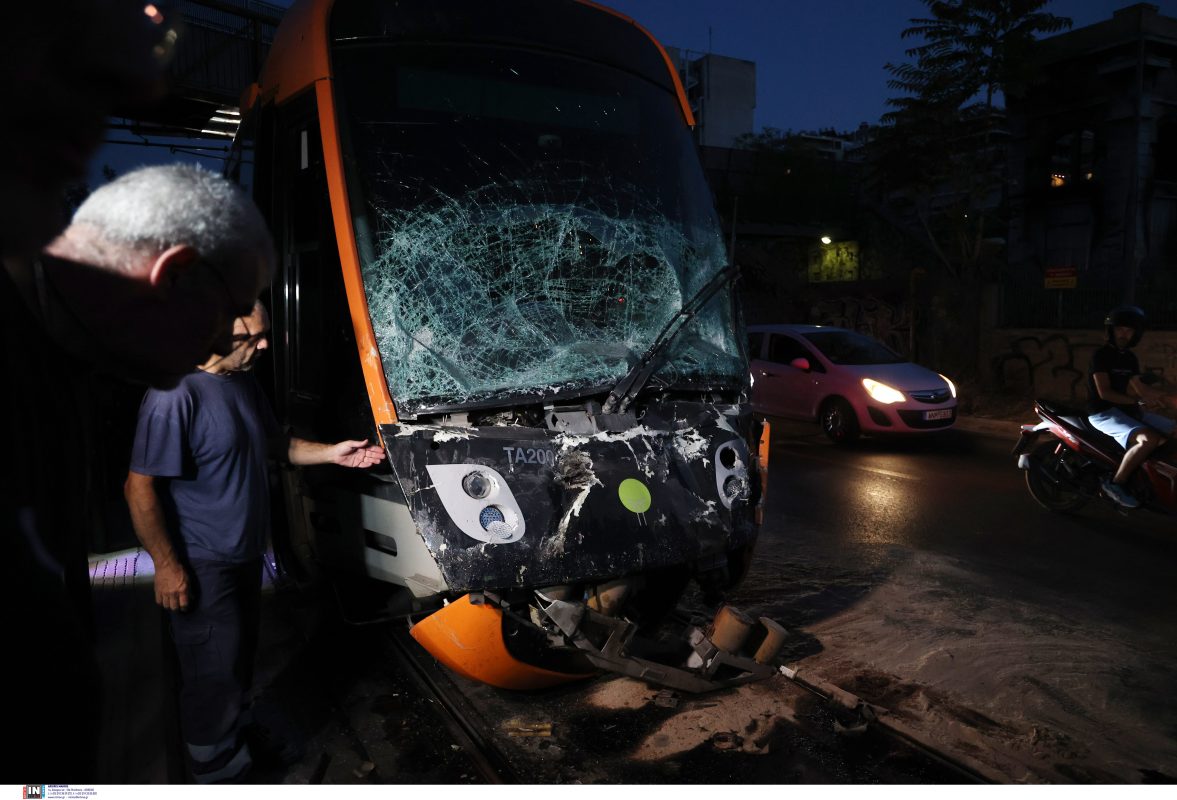 Τροχαίο στον Πειραιά: Τραμ συγκρούστηκε με λεωφορείο – 31 ελαφρά τραυματίες