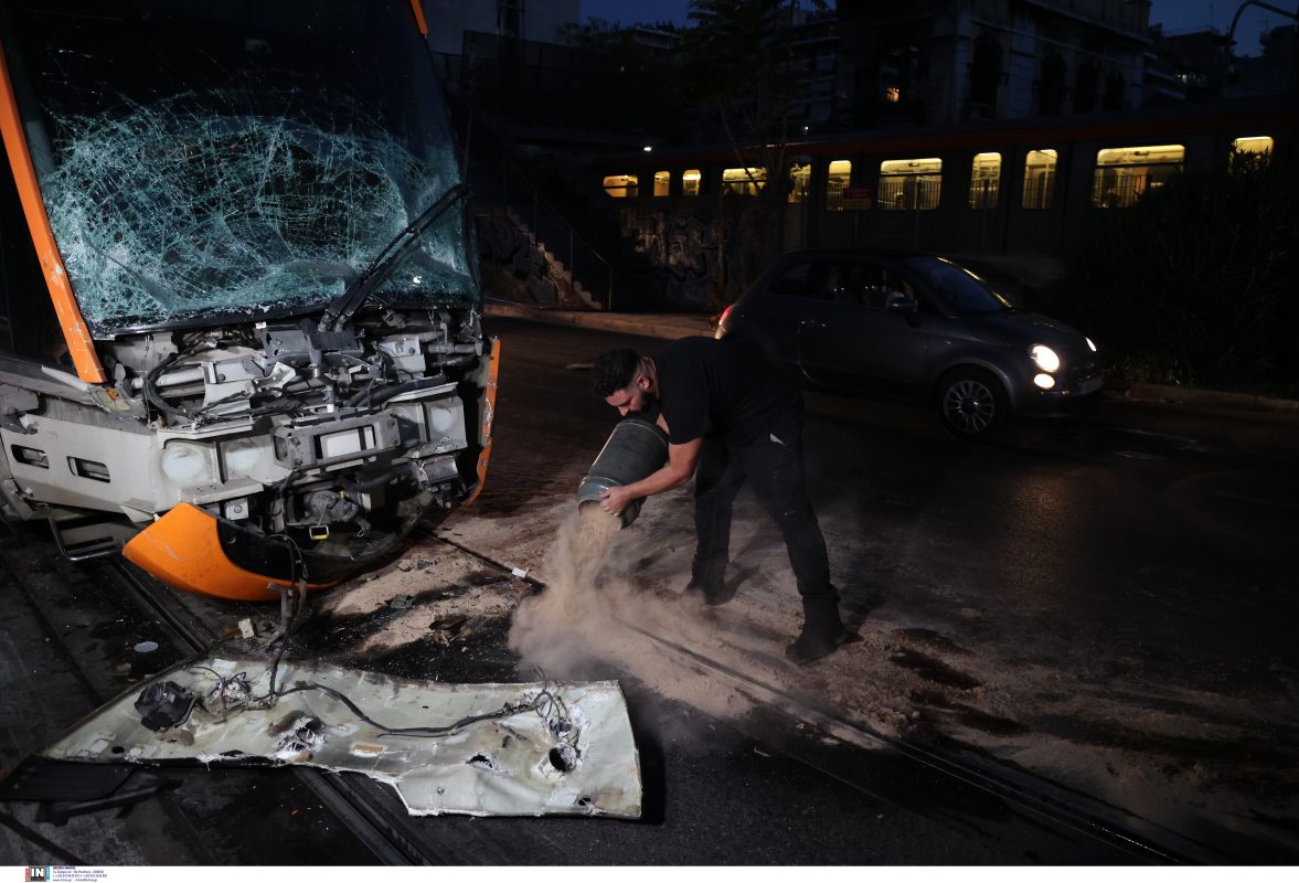 Πειραιάς: 31 τραυματίες στη σύγκρουση τραμ-λεωφορείου – 23 μεταφέρθηκαν σε νοσοκομεία – Βίντεο