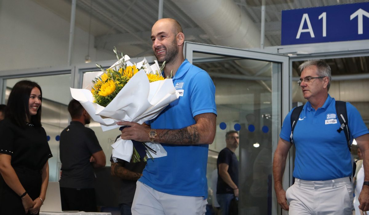 Eurobasket: H Εθνική έφτασε στο «Ελ. Βενιζέλος»  υπό τους ήχους του «Final Countdown» – Εικόνες & βίντεο