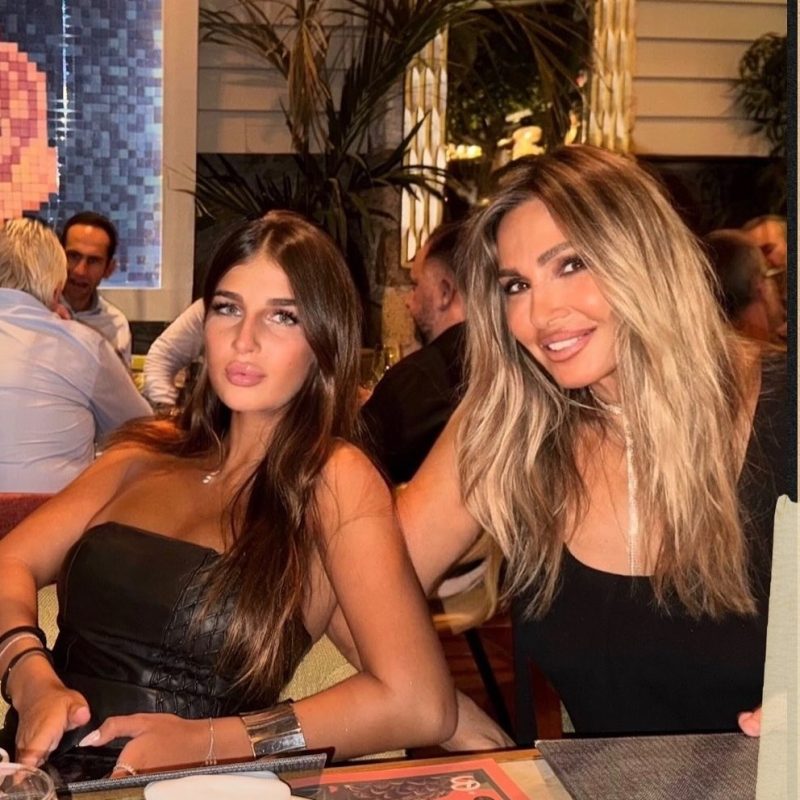 Ελένη Πετρουλάκη: Το αποχαιρετιστήριο δείπνο για την κόρη της, λίγο πριν ξεκινήσει τις σπουδές της