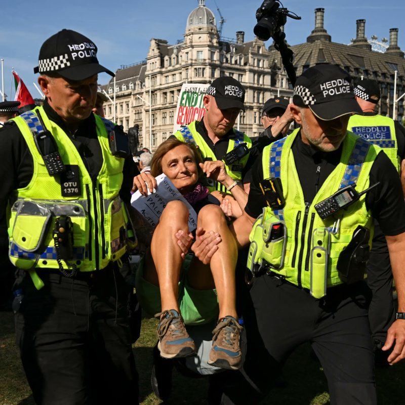 Βρετανία: Δεκάδες συλλήψεις υποστηρικτών της απαγορευμένης από την κυβέρνηση οργάνωσης Palestine Action