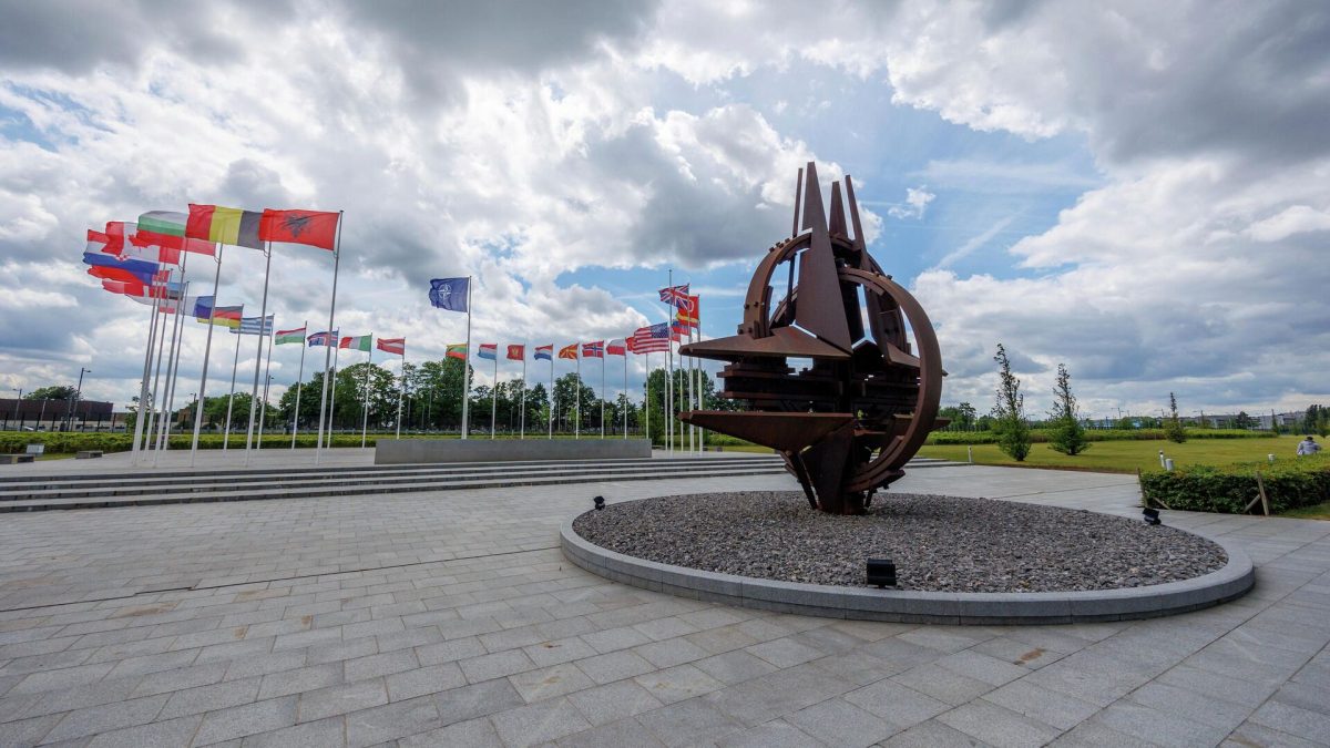 Σαφές μήνυμα του ΝΑΤΟ στη Ρωσία: «Πρέπει να σταματήσει τις ενέργειες που θέτουν σε κίνδυνο ζωές»