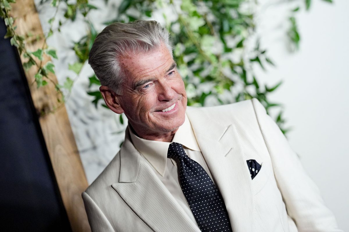 Pierce Brosnan: Ο απόλυτος τζέντλεμαν του Χόλιγουντ παραμένει σέξι στα 72 του