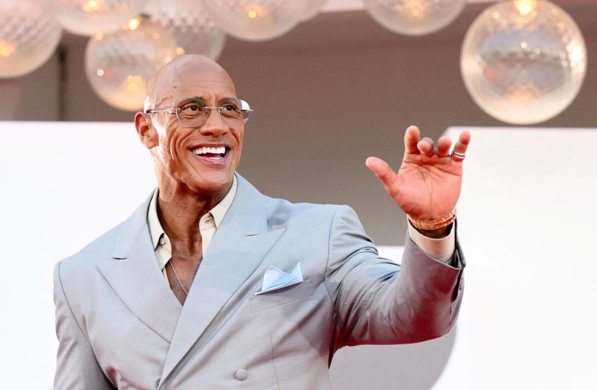 ΒΙΝΤΕΟ: Τα δάκρυα του Ντουέιν Τζόνσον – Τον χειροκροτούσαν επί 15 λεπτά στο Φεστιβάλ Βενετίας για το «The Smashing Machine»