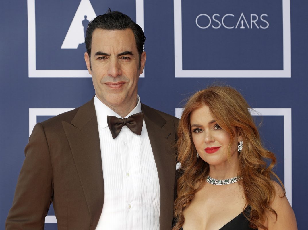 Sacha Baron Cohen: Ειδύλλιο με 27χρονο μοντέλο του OnlyFans μετά το διαζύγιο από την Isla Fisher