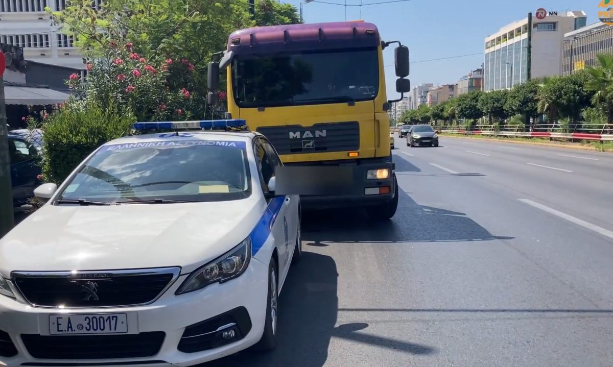 Λεωφορείο συγκρούστηκε με γερανό στη λεωφόρο Συγγρού