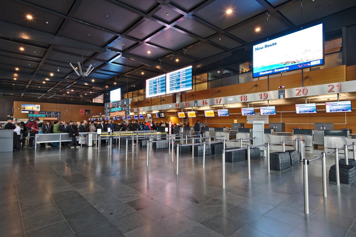 Χάος στα ευρωπαϊκά αεροδρόμια: Προβλήματα στο σύστημα check-in λόγω κυβερνοεπιθέσεων