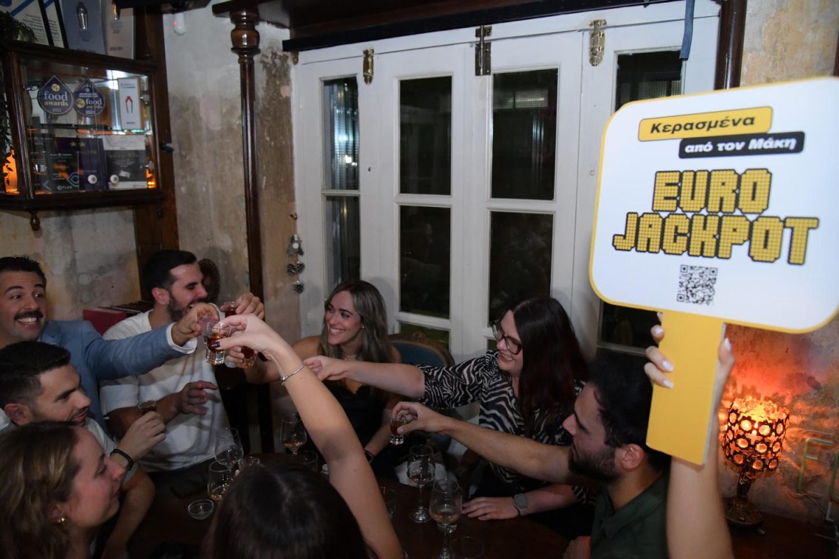 Νέα εξόρμηση του Μάκη στη νυχτερινή Αθήνα –  Σε ποια μαγαζιά πήγε και κέρασε τους θαμώνες φαγητό και ποτό