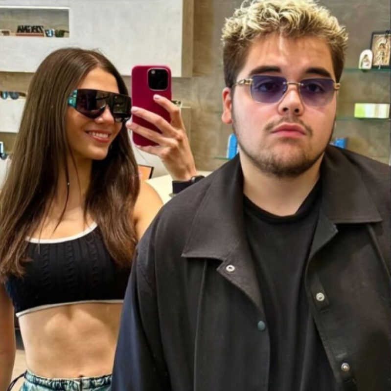 Μελίνα Νικολαΐδη: Σπάνιο κλικ με τον αδελφό της στη συναυλία της μητέρας τους