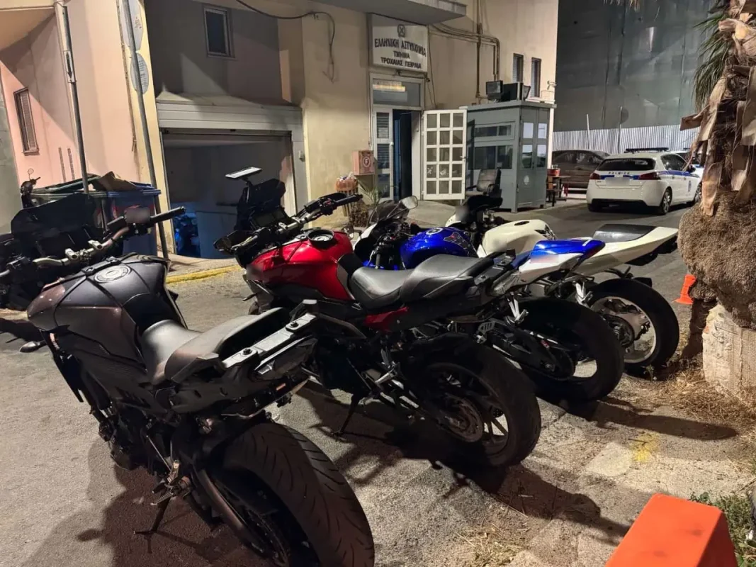 Πειραιάς: Έκαναν κόντρες και «σούζες» με πάνω από 200 χλμ/ώρα – Τέσσερις συλλήψεις