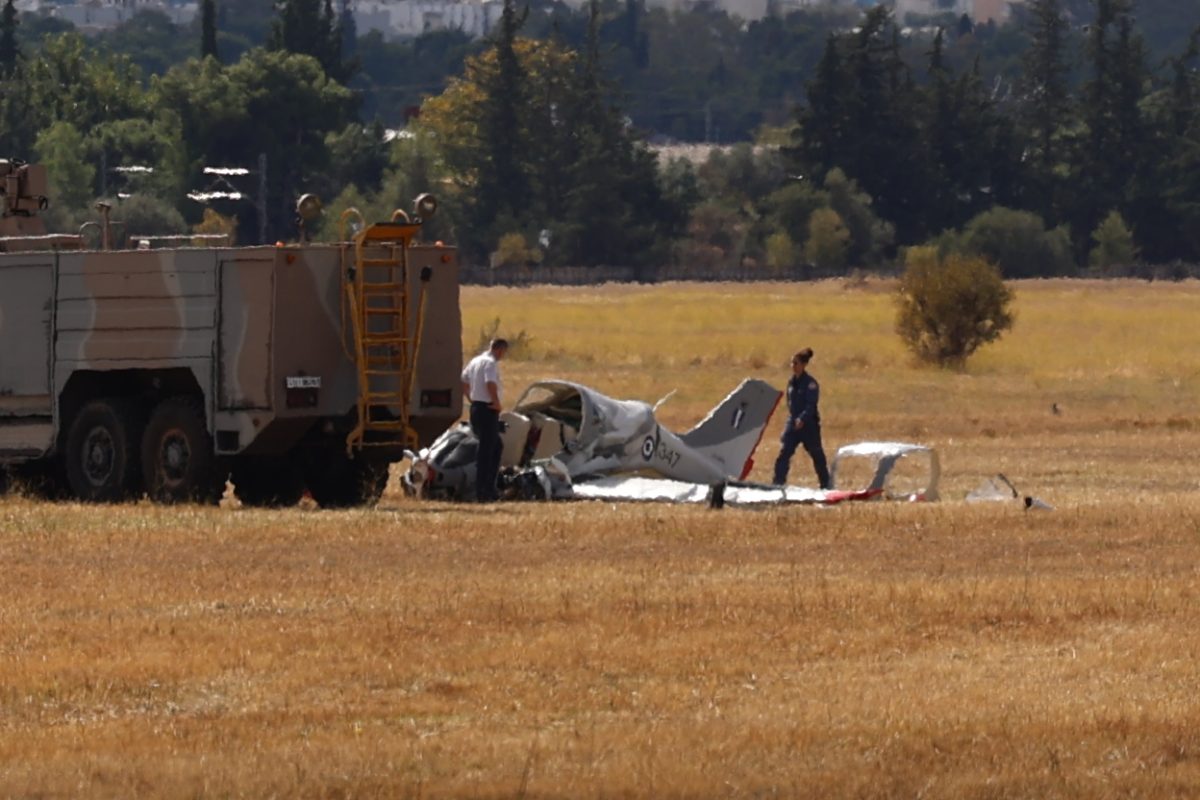 Τατόι: Εικόνες από το σημείο του ατυχήματος με εκπαιδευτικό αεροσκάφος – Δύο τραυματίες – Η ανακοίνωση του ΓΕΑ