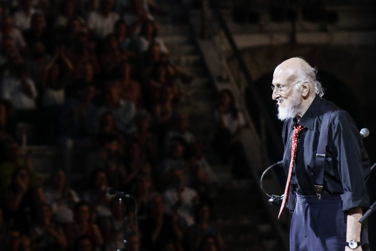 «Ήταν ένας ήχος αλήθειας και γνησιότητας…» – Ο πολιτικός κόσμος αποχαιρετά τον Διονύση Σαββόπουλο