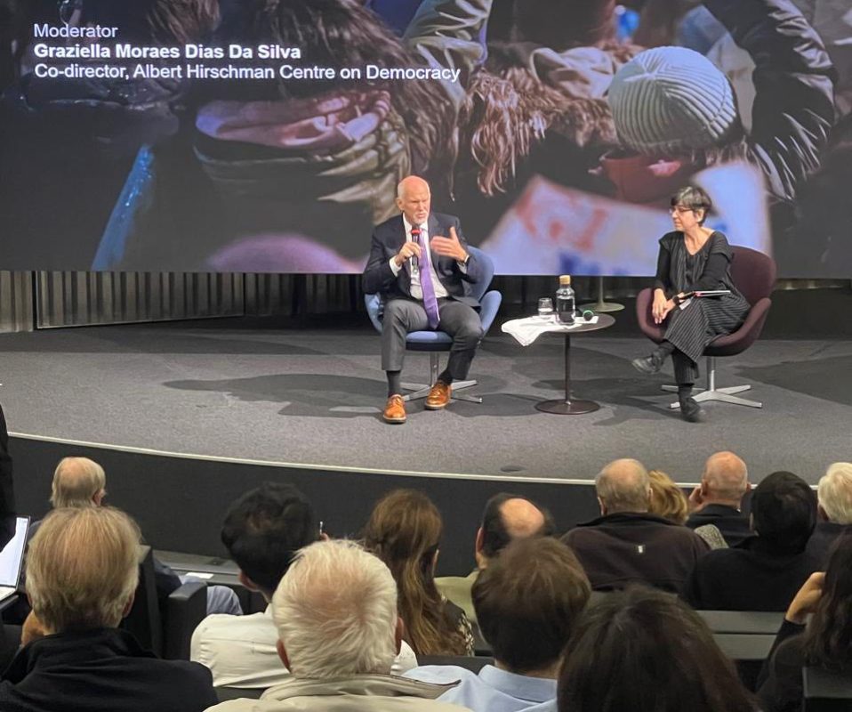 Γιώργος Παπανδρέου: Η δημοκρατία δεν αμύνεται με όπλα