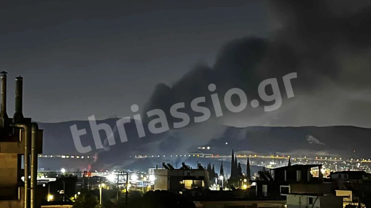 Φωτιά στον Ασπρόπυργο δίπλα στην πίστα καρτ – Ακούγονται εκρήξεις