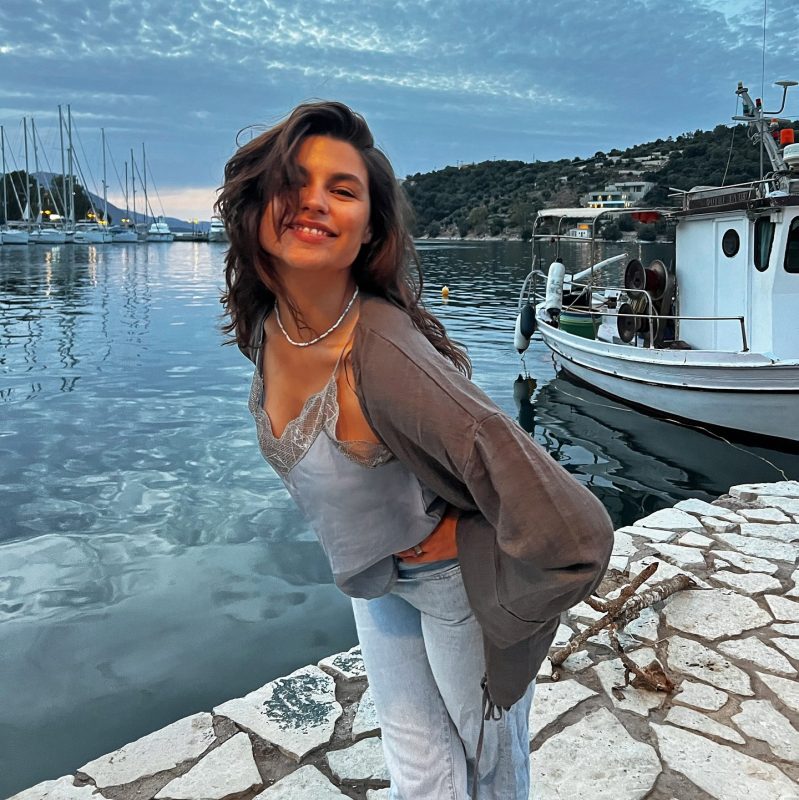 Δανάη Παππά: Απαντά πρώτη φορά για τον χορό με τον Βασίλη Μπισμπίκη στο κρητικό γλέντι