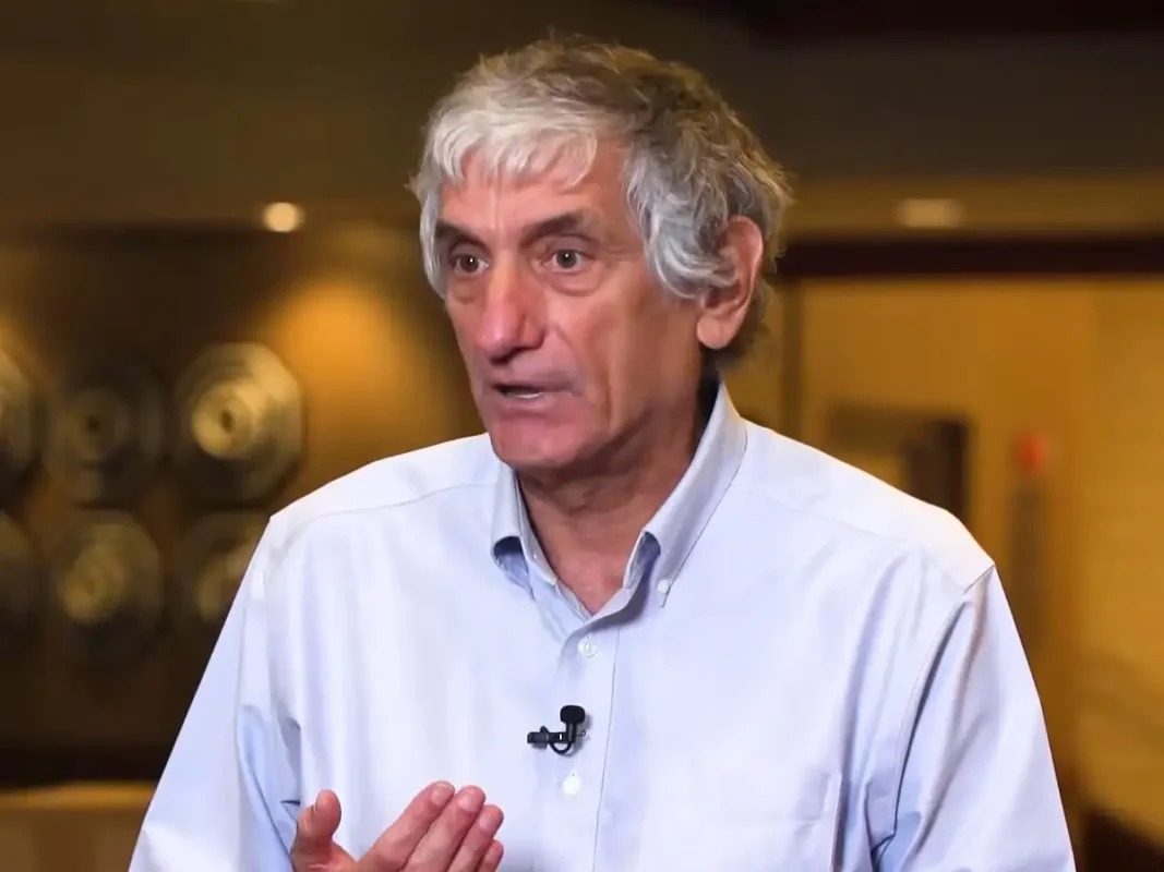 John M. Martinis: Ποιος είναι ο Ελληνοαμερικανός που κέρδισε το Νόμπελ Φυσικής