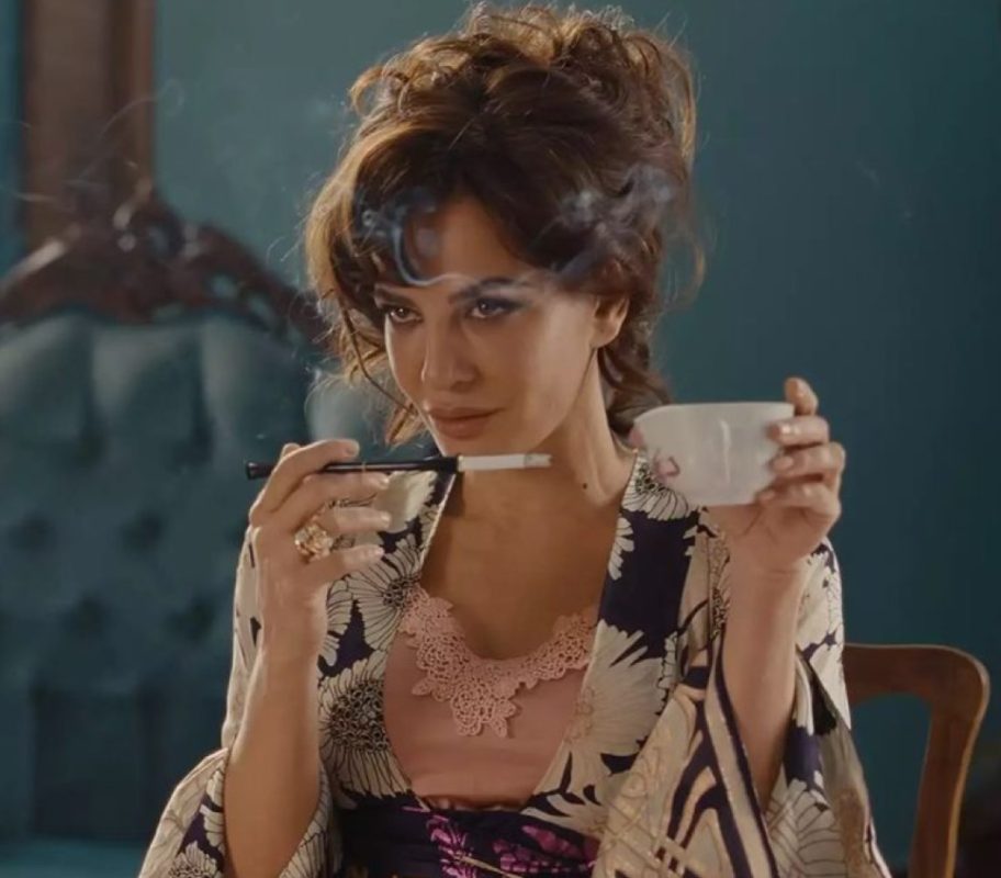 Στη Νέα Υόρκη η Δήμητρα Ματσούκα – Απολαμβάνει γυμνή τη θέα από το παράθυρο