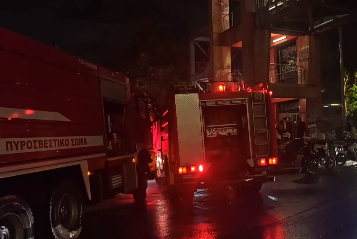 Φωτιά σε πολυκατάστημα στο Μαρούσι – Βίντεο